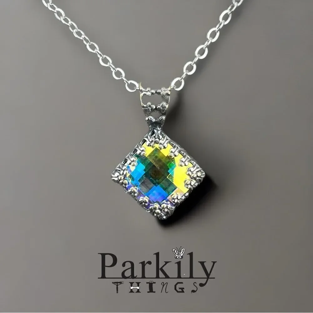 Handcrafted necklace with Swarovski crystal and chain